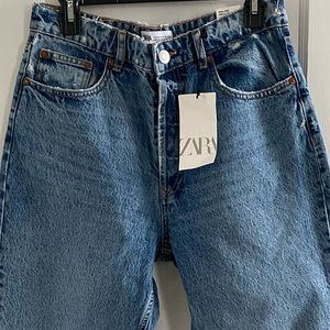 NWT ZARA Straight Leg Jeans (Size US 8)